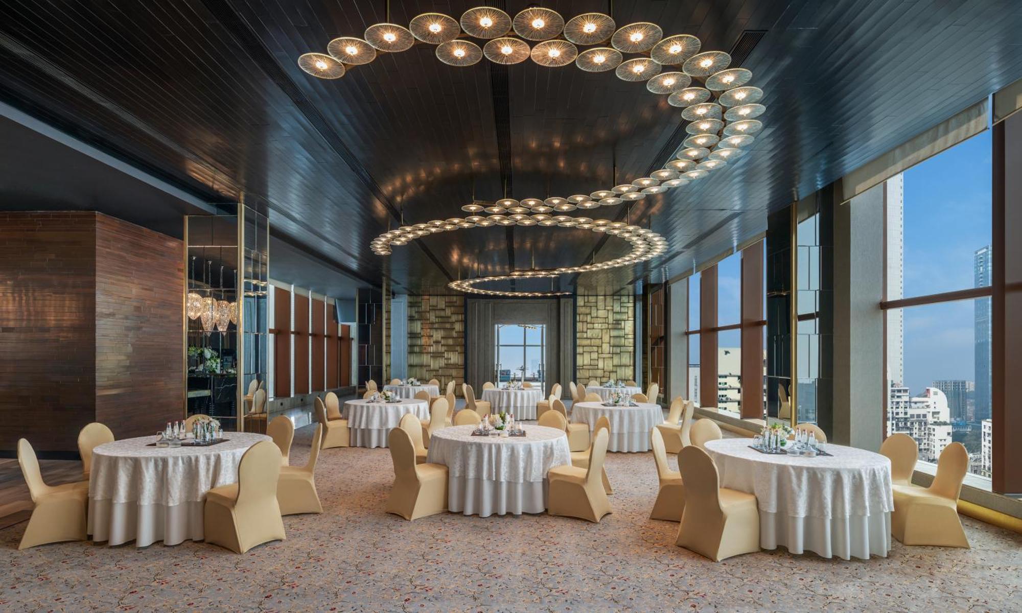 The St. Regis Mumbai Bombaim Exterior foto The Club at the Ritz-Carlton, DIFC